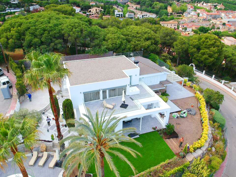 Vista de la cubierta rehabilitada de la Vivienda en Alella